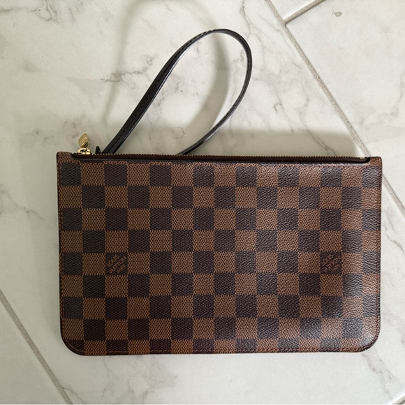 Louis Vuitton Neverfull Pochette - Picture 2 of 8